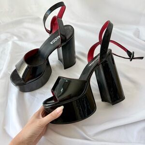 La Moda Black platform Heels